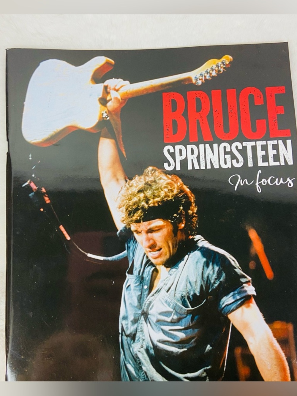 Bruce Springsteen 'In Focus' 100% unofficial Photo Book magazine black & red - Picture 3 of 10